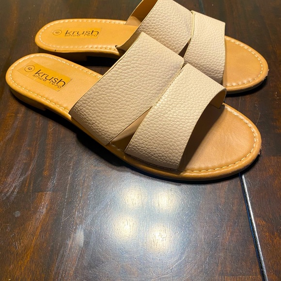 Beige flat sandals - Picture 3 of 3